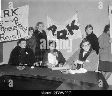 La lotta contro la discriminazione razziale Klub ha inviato due membri in America per presentare una petizione al Segretario Generale dell'ONU, nel corso del 14 dicembre 1964, membri, Conferenze stampa, petizioni, Paesi Bassi, foto agenzia stampa del XX secolo, notizie da ricordare, documentario, fotografia storica 1945-1990, storie visive, Storia umana del XX secolo, che cattura momenti nel tempo Foto Stock