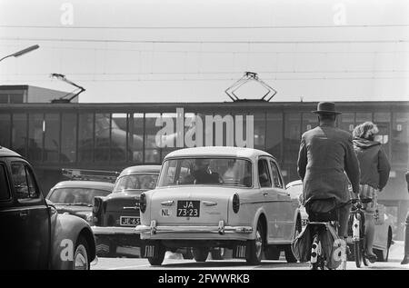 Compito Smits agenzia pubblicitaria NS situazioni di traffico, 15 giugno 1964, situazioni di traffico, Paesi Bassi, foto agenzia stampa del XX secolo, notizie da ricordare, documentario, fotografia storica 1945-1990, storie visive, Storia umana del XX secolo, che cattura momenti nel tempo Foto Stock