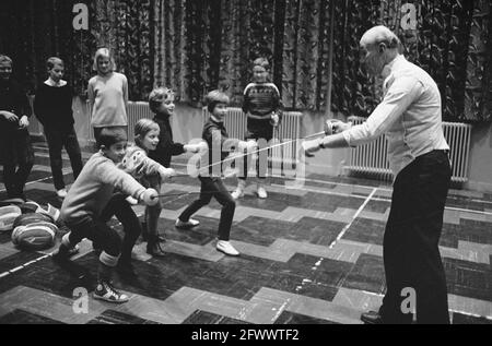 Assegnazione telegrafo. Scuola di scherma Tocato a Zandvoort, 8 gennaio 1963, scherma, Paesi Bassi, foto agenzia stampa del xx secolo, notizie da ricordare, documentario, fotografia storica 1945-1990, storie visive, Storia umana del XX secolo, che cattura momenti nel tempo Foto Stock