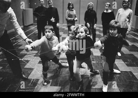 Assegnazione telegrafo. Scuola di scherma Tocato a Zandvoort, 8 gennaio 1963, scherma, Paesi Bassi, foto agenzia stampa del xx secolo, notizie da ricordare, documentario, fotografia storica 1945-1990, storie visive, Storia umana del XX secolo, che cattura momenti nel tempo Foto Stock