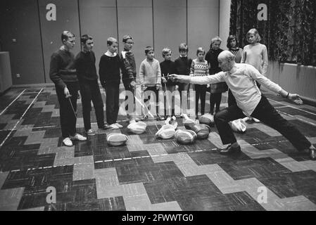 Assegnazione telegrafo. Scuola di scherma Tocato a Zandvoort, 8 gennaio 1963, scherma, Paesi Bassi, foto agenzia stampa del xx secolo, notizie da ricordare, documentario, fotografia storica 1945-1990, storie visive, Storia umana del XX secolo, che cattura momenti nel tempo Foto Stock