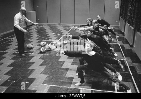 Assegnazione telegrafo. Scuola di scherma Tocato a Zandvoort, 8 gennaio 1963, scherma, Paesi Bassi, foto agenzia stampa del xx secolo, notizie da ricordare, documentario, fotografia storica 1945-1990, storie visive, Storia umana del XX secolo, che cattura momenti nel tempo Foto Stock