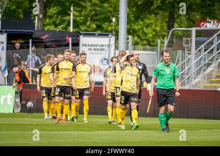 Odense, Danimarca. 24 maggio 2021. I giocatori di AC Horsens entrano in campo per la partita 3F Superliga tra Odense Boldklub e AC Horsens al Nature Energy Park di Odense. (Photo Credit: Gonzales Photo/Alamy Live News Foto Stock