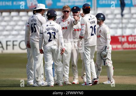 Simon Harmer di Essex celebra la presa del wicket di Brydon Carse durante Essex CCC vs Durham CCC, LV Insurance County Championship Group 1 Cricket a. Foto Stock