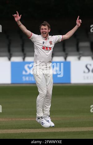 Jamie Porter rivendica il wicket di Alex Davies durante l'Essex CCC vs Lancashire CCC, friendly Match Cricket al Cloudfm County Ground il 24 marzo 20 Foto Stock