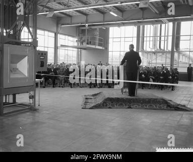 Apertura di una nuova fabbrica di vetro e macchine di Philips a Eindhoven da parte del Ministro Dr. J. Zijlstra, 13 marzo 1958, aperture, Paesi Bassi, foto agenzia stampa del xx secolo, notizie da ricordare, documentario, fotografia storica 1945-1990, storie visive, Storia umana del XX secolo, che cattura momenti nel tempo Foto Stock