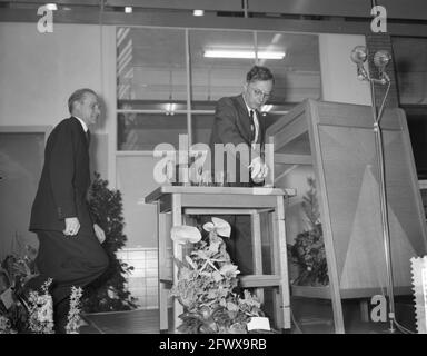Apertura di una nuova fabbrica di vetro e macchine di Philips a Eindhoven da parte del Ministro Professor Dr. J. Zijlstra, 13 marzo 1958, aperture, Paesi Bassi, foto agenzia stampa del xx secolo, notizie da ricordare, documentario, fotografia storica 1945-1990, storie visive, Storia umana del XX secolo, che cattura momenti nel tempo Foto Stock