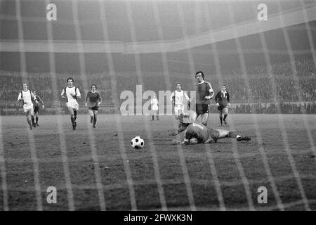 PSV contro Sparta 1-0, Willy van de Kuylen passa il guardiano Doesburg nell'ultimo minuto, 29 ottobre 1977, portiere, sport, calcio, Paesi Bassi, 2 Foto Stock