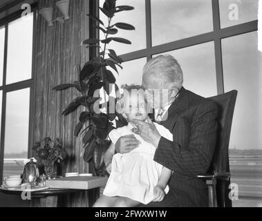 Ricezione di Oscar Mendlik . Mendlik e bisnipote, 22 giugno 1961, ricevimenti, Paesi Bassi, foto agenzia stampa del XX secolo, notizie da ricordare, Foto Stock