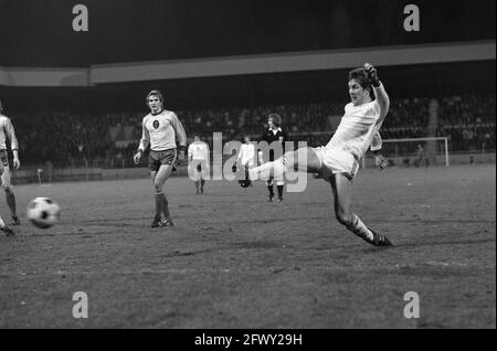 PSV contro Eintracht Braunschweig (UEFA), Harry Lubse (PSV) punteggi, 23 novembre 1977, sport, calcio, Paesi Bassi, agenzia di stampa del 20 ° secolo phot Foto Stock