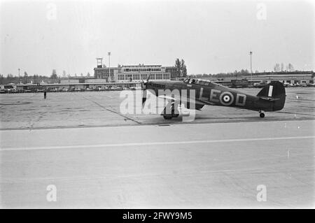 Vecchio aereo RAF all'aeroporto di Schiphol; Hawker Hurricane of the Battle of Britain Memorial Flight, 5 maggio 1976, commemorazioni, aviazione, Seconda guerra mondiale, Foto Stock