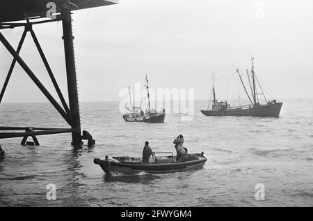 Isola REM occupata, l'elicottero sopra l'isola, 17 dicembre 1964, occupazioni, isole, I Paesi Bassi, foto agenzia stampa del XX secolo, notizie da ricordare, documentario, fotografia storica 1945-1990, storie visive, Storia umana del XX secolo, che cattura momenti nel tempo Foto Stock
