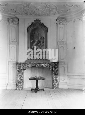 Lavori di restauro di Paleis Huis ten Bosch, edifici e interni. Camino con putti decorazione, 15 ottobre 1954, palazzi, restauri, I Paesi Bassi, foto agenzia stampa del XX secolo, notizie da ricordare, documentario, fotografia storica 1945-1990, storie visive, Storia umana del XX secolo, che cattura momenti nel tempo Foto Stock