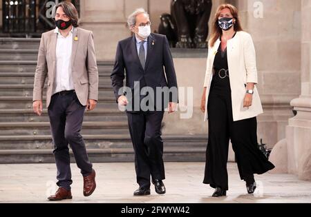 Barcellona, Spagna. 24 maggio 2021. 24 maggio 2021, Barcellona, Catalogna, Spagna: L'ex presidente Quim Torra e il presidente del Parlamento, Laura Borras, lasciano il Palau de la Generalitat per assistere alla proclamazione di Pere Aragones come nuovo presidente della Generalitat di Catalogna. Foto: JGS/Cordon Press. Credit: STAMPA CORDON/Alamy Live News Foto Stock