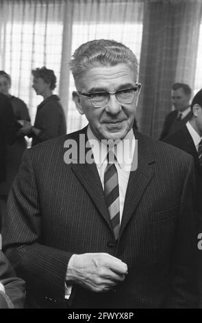 La missione Europort di Rotterdam parte per il Giappone da Schiphol Mayor Thomassen, 2 aprile 1969, sindaci, missioni, aeroporti, I Paesi Bassi, foto agenzia stampa del XX secolo, notizie da ricordare, documentario, fotografia storica 1945-1990, storie visive, Storia umana del XX secolo, che cattura momenti nel tempo Foto Stock