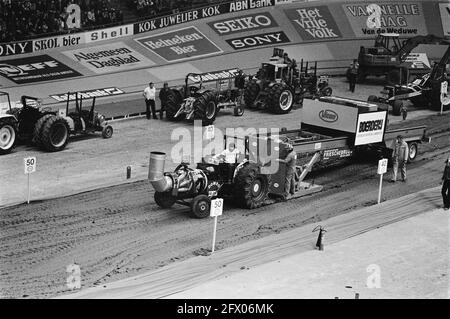 Gare europee di traino per trattori da interno ad Ahoy Rotterdam; trattori con motore per aeromobili, 23 febbraio 1980, trattori, Paesi Bassi; foto agenzia stampa del xx secolo, notizie da ricordare, documentario, fotografia storica 1945-1990, storie visive, Storia umana del XX secolo, che cattura momenti nel tempo Foto Stock