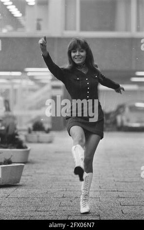 La cantante tedesca Manuela (Germania) all'esso Motor Hotel, Amsterdam; Manuela, 15 gennaio 1971, Cantanti, Paesi Bassi, foto agenzia stampa del XX secolo, notizie da ricordare, documentario, fotografia storica 1945-1990, storie visive, Storia umana del XX secolo, che cattura momenti nel tempo Foto Stock