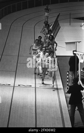 Campionato europeo di atletica indoor, serie 3000 mete Pullemans e Jos Hermes, 11 marzo 1973, atletica, campionati, I Paesi Bassi, foto agenzia stampa del XX secolo, notizie da ricordare, documentario, fotografia storica 1945-1990, storie visive, Storia umana del XX secolo, che cattura momenti nel tempo Foto Stock