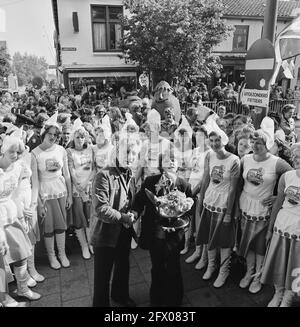 L'allievo scozzese Yorick vince il primo premio nel concorso di saggi assegnato a s Gravensande, 24 settembre 1977, saggi, Paesi Bassi, foto agenzia stampa del xx secolo, notizie da ricordare, documentario, fotografia storica 1945-1990, storie visive, Storia umana del XX secolo, che cattura momenti nel tempo Foto Stock