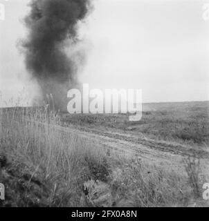 [Serie di mine sbarbate a Hook of Holland], agosto 1945, ripresa, seconda guerra mondiale, Paesi Bassi, foto agenzia stampa del xx secolo, notizie da ricordare, documentario, fotografia storica 1945-1990, storie visive, Storia umana del XX secolo, che cattura momenti nel tempo Foto Stock