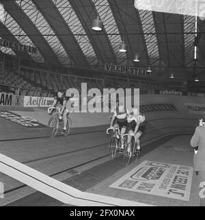 Sei giorni di bicicletta RAI Amsterdam, secondo giorno. Couple Post-Deloof in Action, 12 dicembre 1969, WIELRENNEN, Paesi Bassi, foto agenzia stampa del xx secolo, notizie da ricordare, documentario, fotografia storica 1945-1990, storie visive, Storia umana del XX secolo, che cattura momenti nel tempo Foto Stock