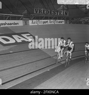 Sei giorni di bicicletta RAI Amsterdam, secondo giorno. Coppia Duyndam-Eugen in azione, 12 dicembre 1969, WIELRENNEN, Paesi Bassi, foto agenzia stampa del xx secolo, notizie da ricordare, documentario, fotografia storica 1945-1990, storie visive, Storia umana del XX secolo, che cattura momenti nel tempo Foto Stock