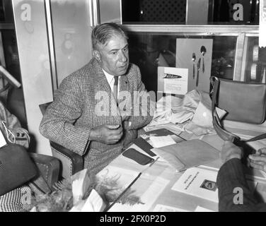 Sette milioni di fiorini di francobolli a Schiphol, 3 agosto 1961, POSTZEGELS, Paesi Bassi, foto agenzia stampa del xx secolo, notizie da ricordare, documentario, fotografia storica 1945-1990, storie visive, Storia umana del XX secolo, che cattura momenti nel tempo Foto Stock