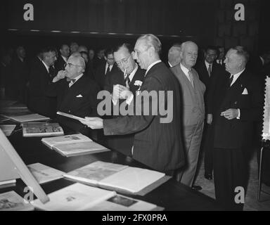 Sua altezza reale il principe Bernhard nominato patrono World Broadcasting, 12 ottobre 1955, Paesi Bassi, 20 ° secolo agenzia di stampa foto, notizie da ricordare, documentario, fotografia storica 1945-1990, storie visive, Storia umana del XX secolo, che cattura momenti nel tempo Foto Stock