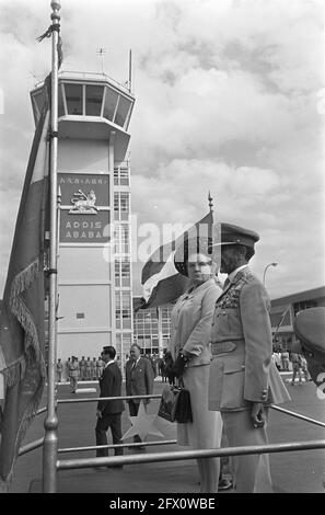 La regina Juliana ha salutato l'imperatore Haile Selassie all'aeroporto di Addis Abeba, 5 febbraio 1969, Farewell, regine, Aeroporti, Paesi Bassi, foto agenzia stampa del XX secolo, notizie da ricordare, documentario, fotografia storica 1945-1990, storie visive, Storia umana del XX secolo, che cattura momenti nel tempo Foto Stock