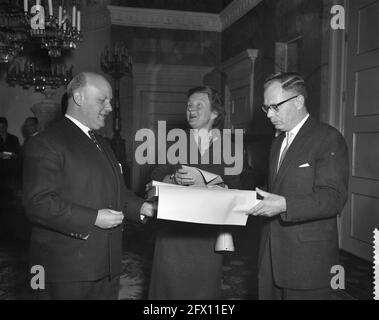 La regina Juliana riceve una delegazione del congresso della Conferenza Internazionale du Lin et du Chanvre, 6 novembre 1959, conferenze, congressi, Delegazioni, regina, ricevimenti, Paesi Bassi, foto agenzia stampa del XX secolo, notizie da ricordare, documentario, fotografia storica 1945-1990, storie visive, Storia umana del XX secolo, che cattura momenti nel tempo Foto Stock