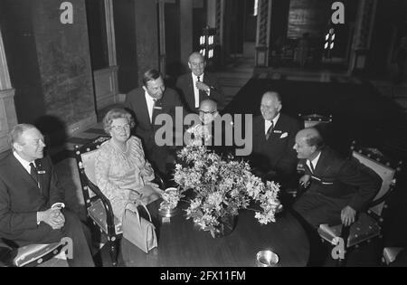 La regina Juliana riceve la delegazione della Croce Rossa a Paleis op de Dam, 29 maggio 1968, delegazioni, regine, Ricevimenti, Paesi Bassi, foto agenzia stampa del XX secolo, notizie da ricordare, documentario, fotografia storica 1945-1990, storie visive, Storia umana del XX secolo, che cattura momenti nel tempo Foto Stock