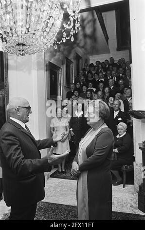 La regina Juliana riceve trenta scale con moglie a Paleis Soestdijk, 1 dicembre 1970, regine, ricevute, I Paesi Bassi, foto agenzia stampa del XX secolo, notizie da ricordare, documentario, fotografia storica 1945-1990, storie visive, Storia umana del XX secolo, che cattura momenti nel tempo Foto Stock