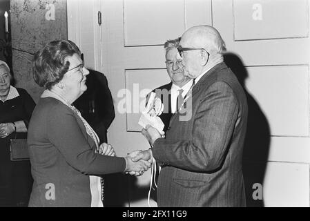 La regina Juliana riceve trenta scale con moglie a Paleis Soestdijk, 1 dicembre 1970, regine, ricevute, I Paesi Bassi, foto agenzia stampa del XX secolo, notizie da ricordare, documentario, fotografia storica 1945-1990, storie visive, Storia umana del XX secolo, che cattura momenti nel tempo Foto Stock