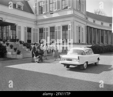 La regina Juliana riceve membri dell'Algemene Nederlandse Invaliden Bond, filiale di Utrecht, 25 aprile 1962, portatori di handicap, queens, Paesi Bassi, foto agenzia stampa del XX secolo, notizie da ricordare, documentario, fotografia storica 1945-1990, storie visive, Storia umana del XX secolo, che cattura momenti nel tempo Foto Stock