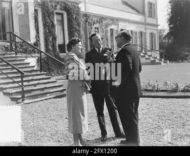 La regina Juliana riceve membri della Comunità europea a Soestdijk, 10 ottobre 1953, ricevimenti, Paesi Bassi, foto agenzia stampa del xx secolo, notizie da ricordare, documentario, fotografia storica 1945-1990, storie visive, Storia umana del XX secolo, che cattura momenti nel tempo Foto Stock