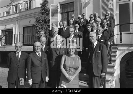 La regina Juliana riceve a Soestdijk Palace la Corte di giustizia delle Comunità europee e dei membri dell'Alto Consiglio dei Paesi Bassi, il 29 settembre 1970, regine, membri, ricevimenti, I Paesi Bassi, foto agenzia stampa del XX secolo, notizie da ricordare, documentario, fotografia storica 1945-1990, storie visive, Storia umana del XX secolo, che cattura momenti nel tempo Foto Stock