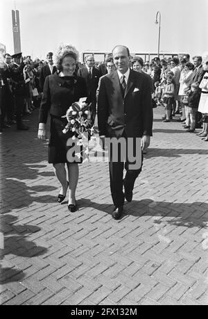 La principessa Beatrice e il principe Claus a Dronten al congresso M 68 . Arrivo principessa Beatrix, 30 marzo 1968, arrivi, congressi, I Paesi Bassi, foto agenzia stampa del XX secolo, notizie da ricordare, documentario, fotografia storica 1945-1990, storie visive, Storia umana del XX secolo, che cattura momenti nel tempo Foto Stock