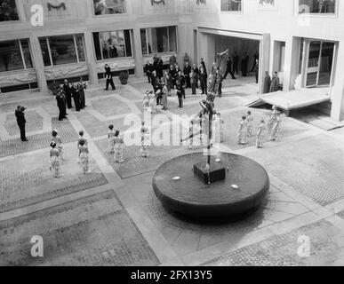 La Regina Juliana apre la nuova Casa Provinciale ad Arnhem, 11 settembre 1954, regine, casa reale, Aperture, case provinciali, Paesi Bassi, foto agenzia stampa del XX secolo, notizie da ricordare, documentario, fotografia storica 1945-1990, storie visive, Storia umana del XX secolo, che cattura momenti nel tempo Foto Stock