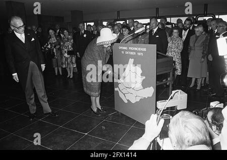 La regina Juliana apre il nuovo governo provinciale edificio l'Aia, Queen Juliana apertura atto, 15 ottobre 1975, PROVINCEHUISES, regine, Aperture, Paesi Bassi, foto agenzia stampa del XX secolo, notizie da ricordare, documentario, fotografia storica 1945-1990, storie visive, Storia umana del XX secolo, che cattura momenti nel tempo Foto Stock