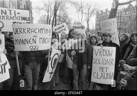 I membri di un'organizzazione femminile manifestano contro il trattamento riservato dal sistema giudiziario italiano a Claudia Caputo, 14 aprile 1977, consolati, manifestazioni, Emancipazione, femminismo, movimento delle donne, emancipazione delle donne, Paesi Bassi, foto agenzia stampa del xx secolo, notizie da ricordare, documentario, fotografia storica 1945-1990, storie visive, Storia umana del XX secolo, che cattura momenti nel tempo Foto Stock