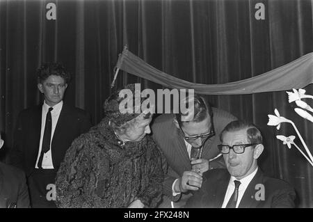 Riunione dei membri del Boerenpartij a Barneveld, l'agricoltore Koekoek è stato nuovamente eletto presidente Koekoek e sua moglie, il 20 gennaio 1969, riunioni dei membri, Paesi Bassi; foto agenzia stampa del xx secolo, notizie da ricordare, documentario, fotografia storica 1945-1990, storie visive, Storia umana del XX secolo, che cattura momenti nel tempo Foto Stock