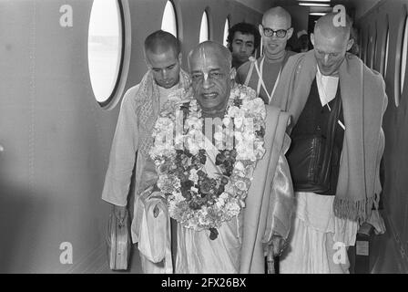 Leader del movimento Hare Krishna all'aeroporto di Schiphol, 28 luglio 1972, Paesi Bassi, foto agenzia stampa del XX secolo, notizie da ricordare, documentario, fotografia storica 1945-1990, storie visive, Storia umana del XX secolo, che cattura momenti nel tempo Foto Stock