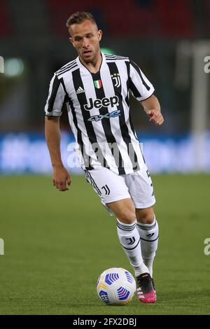 Bologna, 23 maggio 2021. Arthur di Juventus durante la serie A match a Renato Dall'Ara, Bologna. L'immagine di credito dovrebbe essere: Jonathan Moscop / Sportimage Foto Stock