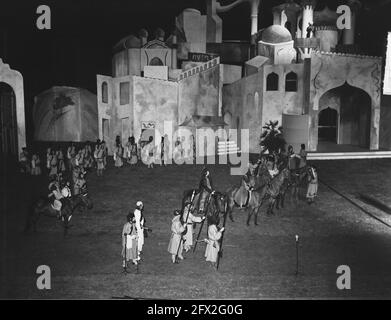 Lustrum Utrechts Studenten corpo. Lustrum game Djenghis Khan, 3 luglio 1951, giubilee, associazioni studentesche, I Paesi Bassi, foto agenzia stampa del XX secolo, notizie da ricordare, documentario, fotografia storica 1945-1990, storie visive, Storia umana del XX secolo, che cattura momenti nel tempo Foto Stock