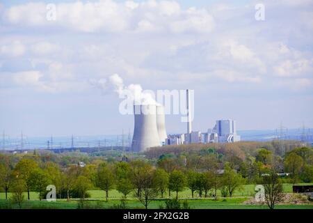 Vecchia centrale nucleare di Uentrop con la natura circostante. Centrale elettrica per la produzione di energia in Germania. Foto Stock