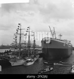 La petroliera Mammoth esso Libia battezzata al cantiere Verol me, 23 agosto 1962, Mammoth Tankers, battesimi, I Paesi Bassi, foto agenzia stampa del XX secolo, notizie da ricordare, documentario, fotografia storica 1945-1990, storie visive, Storia umana del XX secolo, che cattura momenti nel tempo Foto Stock