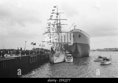 La petroliera Mammoth esso Libia battezzata al cantiere Verolme, 23 agosto 1962, petroliere Mammoth, battesimi, I Paesi Bassi, foto agenzia stampa del XX secolo, notizie da ricordare, documentario, fotografia storica 1945-1990, storie visive, Storia umana del XX secolo, che cattura momenti nel tempo Foto Stock