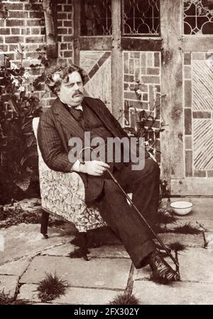 Gilbert Keith Chesterton (1874 - 1936), conosciuto come G.K. Chesterton, mostrato c1914, è stato un autore britannico, pensatore, giornalista, critico d'arte, debater, Teologo laicale e apologo cristiano degli inizi del XX secolo. Scrittore prolifico, ha pubblicato quasi 100 libri e oltre 4,000 colonne di giornali e saggi. Foto Stock