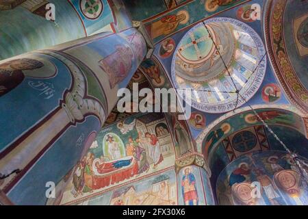 TBILISI, GEORGIA - 17 LUGLIO 2017: Interno della chiesa di San Nicola a Narikala a Tbilisi, Georgia Foto Stock