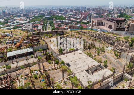 Sito di costruzione abbandonato in cima al complesso Cascade a Yerevan, Armenia Foto Stock